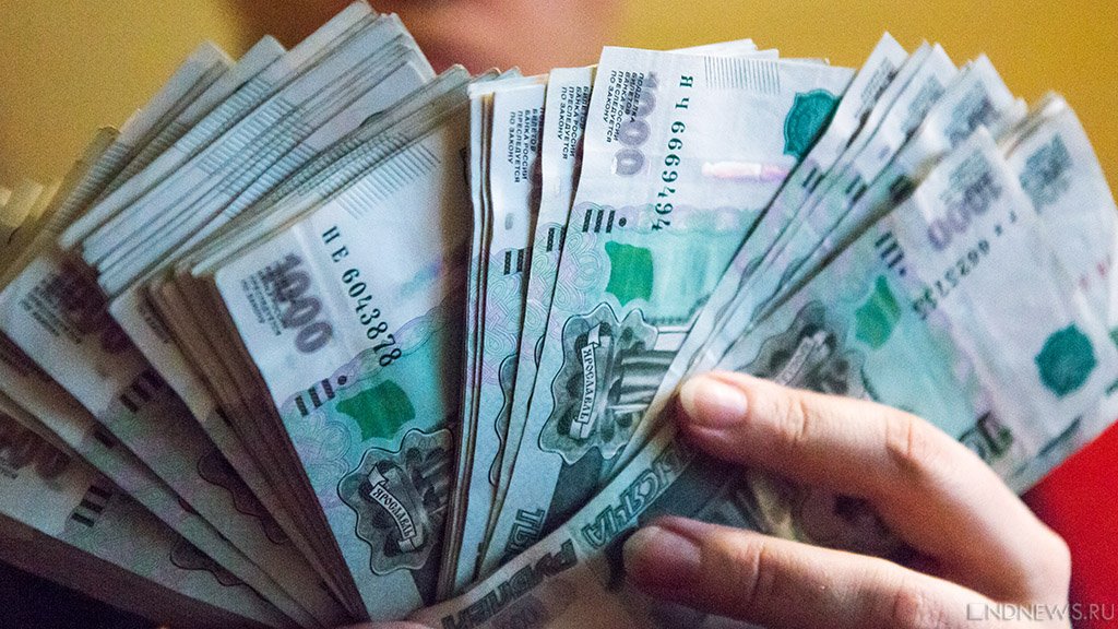 Бухгалтер из Челябинска увела у своих работодателей почти 3 миллиона рублей