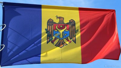 Молдавские аграрии тракторами перегородили въезд в Кишинев