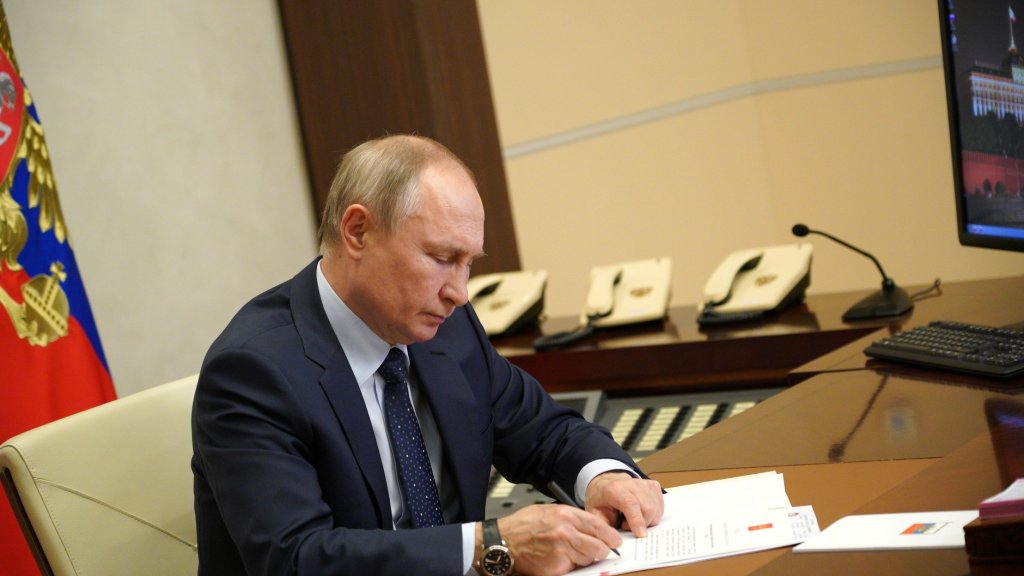 Путин поручил Шойгу ввести временное прекращение огня на Украине
