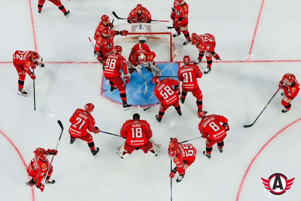Фантастический хоккейный камбэк в Екатеринбурге: «Автомобилист» сравнивает счет с «Металлургом» в полуфинале Кубка Гагарина (ФОТО)
