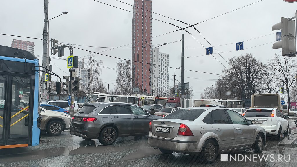 С началом дождя в Екатеринбурге отключились несколько светофоров (ФОТО)