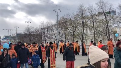 В Екатеринбурге начался Пасхальный крестный ход (ВИДЕО)